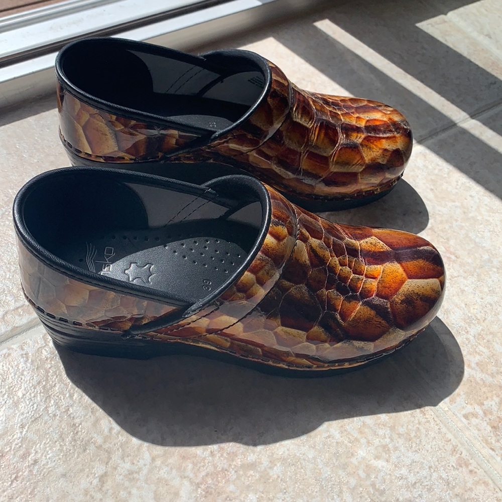 Women’s dansko clogs